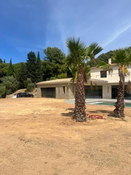 À vendre : villa contemporaine 5 pièces – Un bijou d’architecture moderne à La Cadière d'Azur.